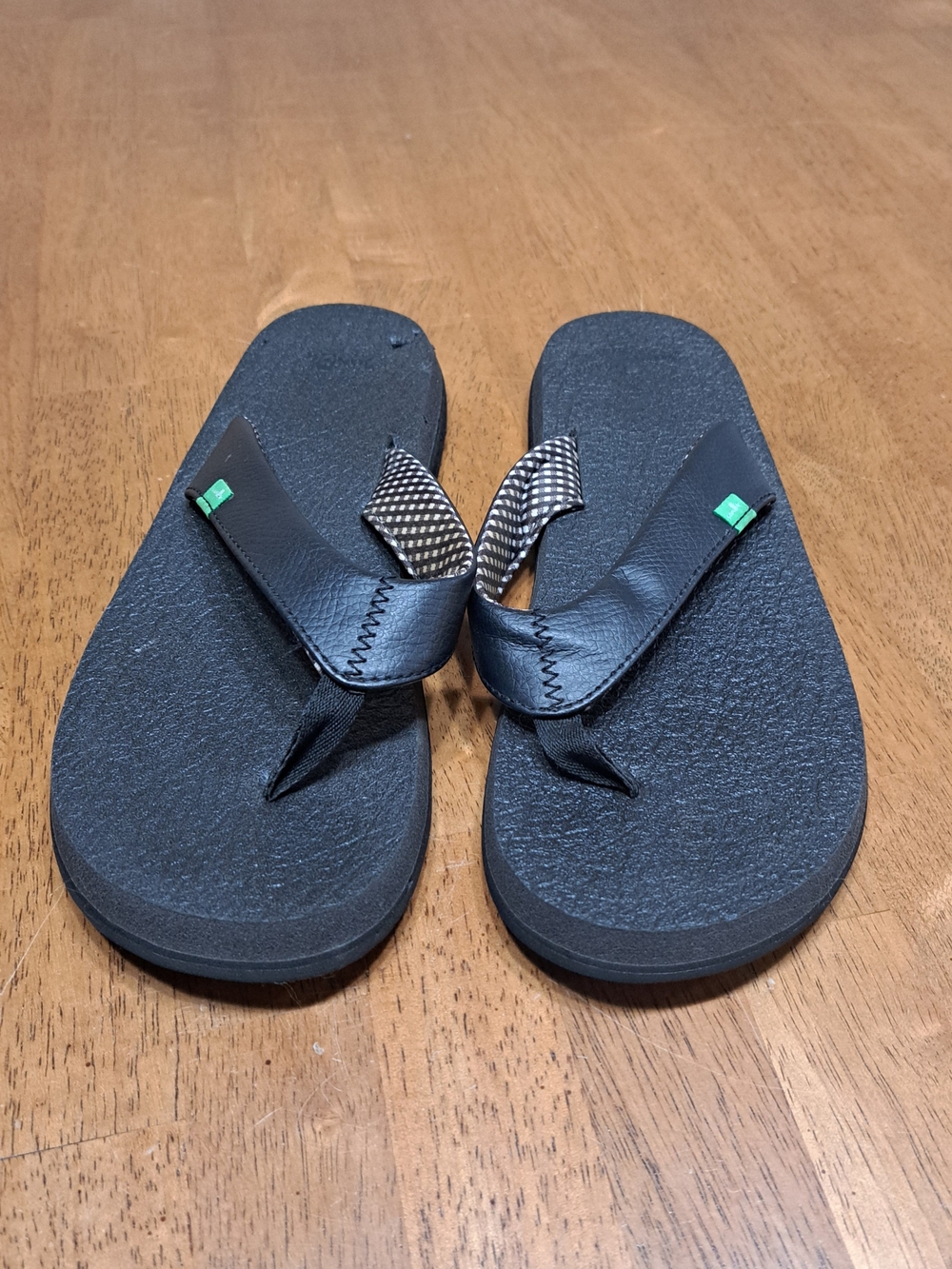 Sanuk Black Yoga Mat Flip Flop Sandals